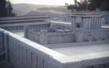 Świątynia Jerozolimska z czasów Heroda (model z Muzeum Izraela). Źródło: Wikipedia na GNU Free Documentation License